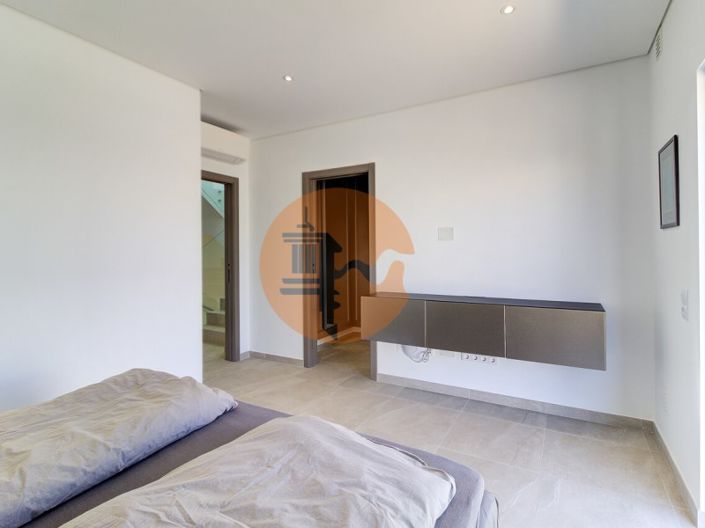 Image No.31-3 Bed House for sale