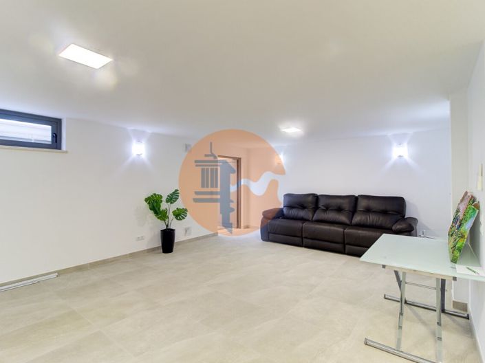 Image No.35-3 Bed House for sale