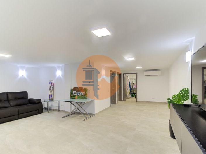 Image No.37-3 Bed House for sale