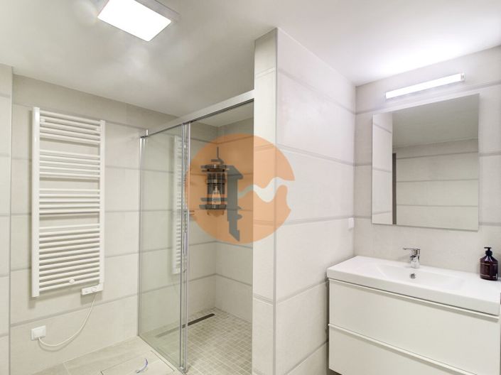 Image No.42-3 Bed House for sale