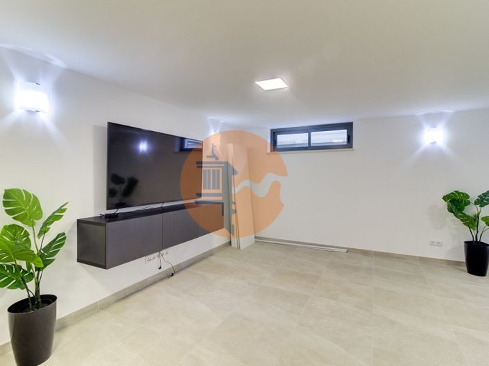 Image No.43-3 Bed House for sale