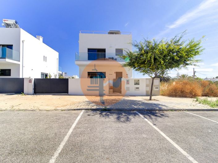 Image No.55-3 Bed House for sale