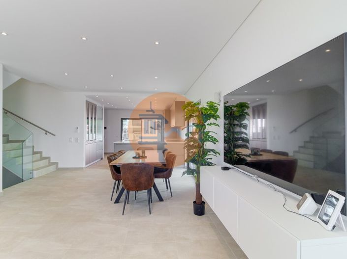 Image No.6-3 Bed House for sale