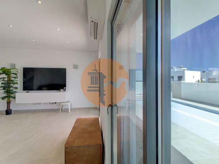 Image No.9-3 Bed House for sale