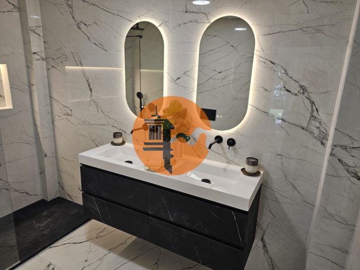 Image No.15-4 Bed House for sale