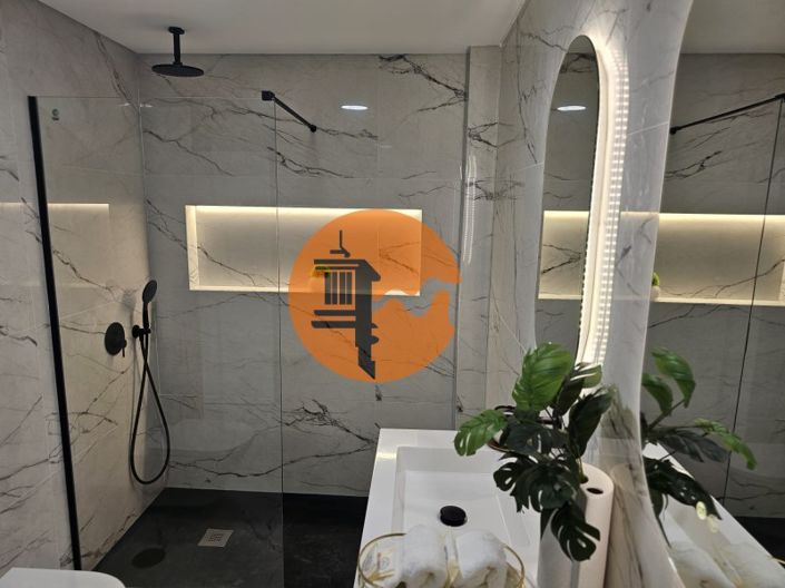 Image No.16-4 Bed House for sale