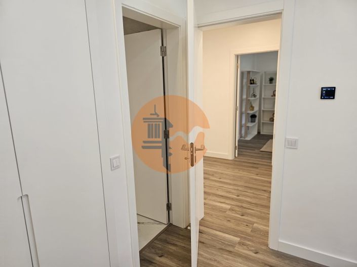 Image No.20-4 Bed House for sale