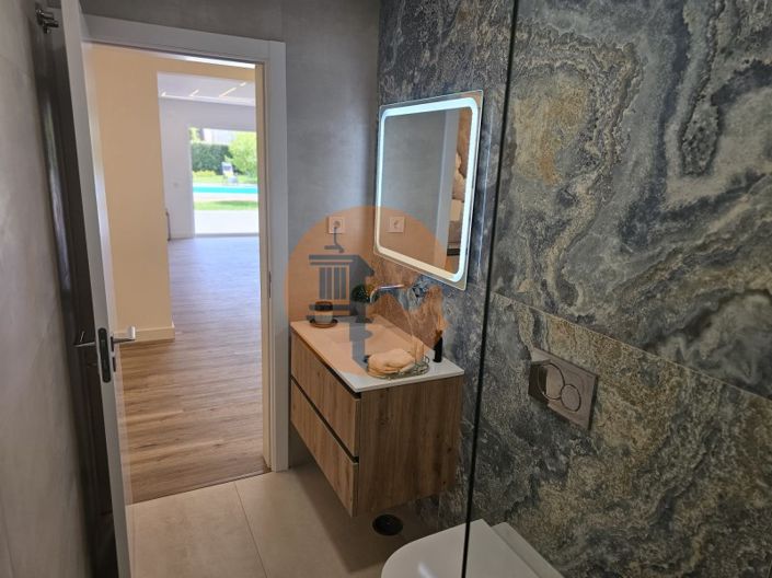 Image No.30-4 Bed House for sale