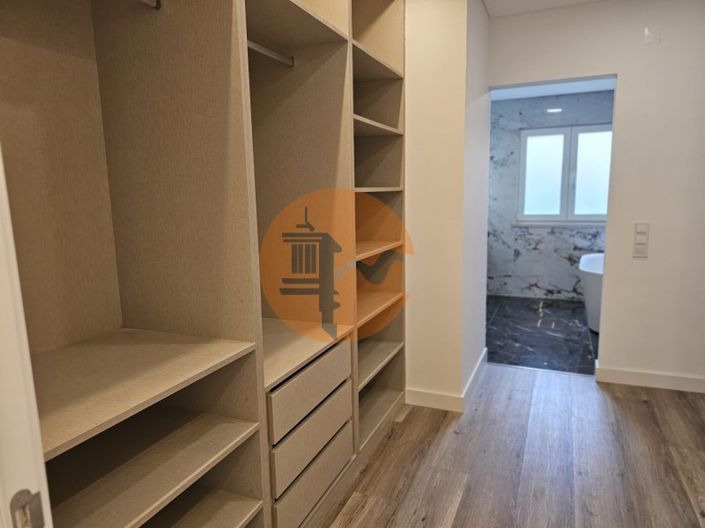 Image No.38-4 Bed House for sale