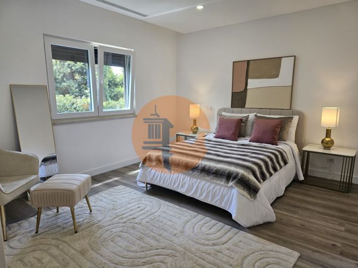 Image No.41-4 Bed House for sale