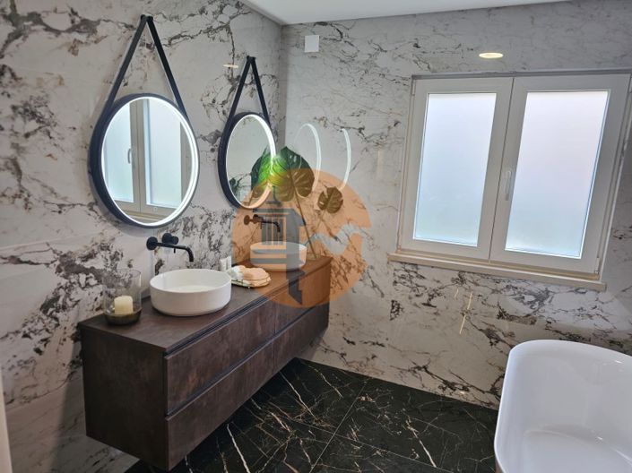 Image No.44-4 Bed House for sale