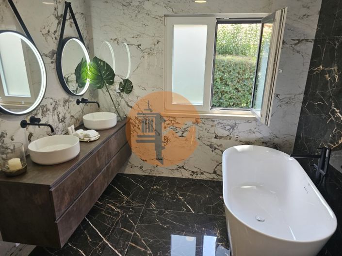 Image No.45-4 Bed House for sale