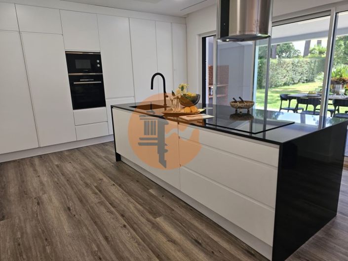 Image No.63-4 Bed House for sale