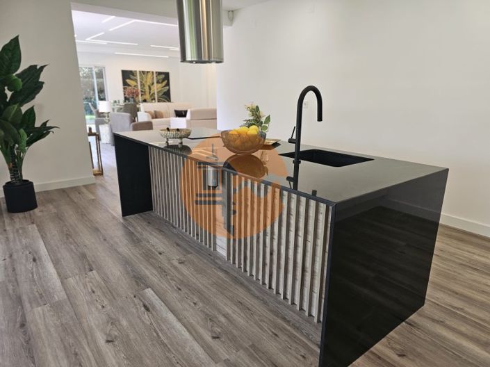 Image No.65-4 Bed House for sale