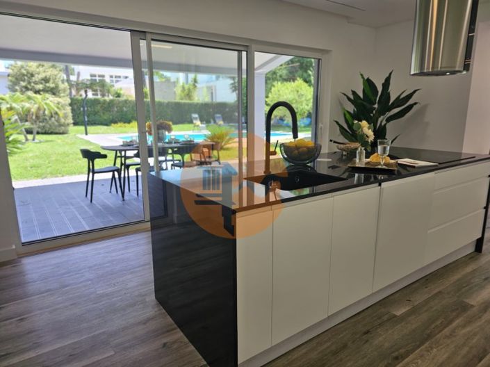 Image No.66-4 Bed House for sale