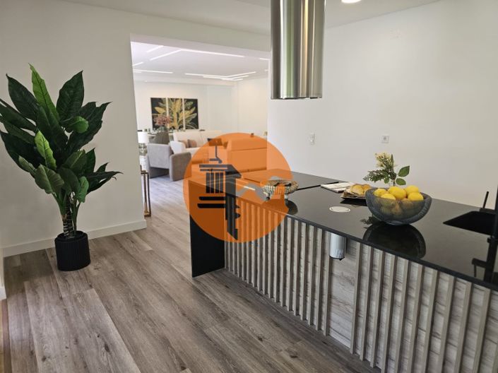 Image No.85-4 Bed House for sale