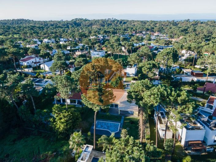 Image No.92-4 Bed House for sale