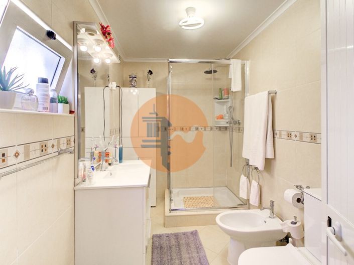 Image No.21-2 Bed House for sale