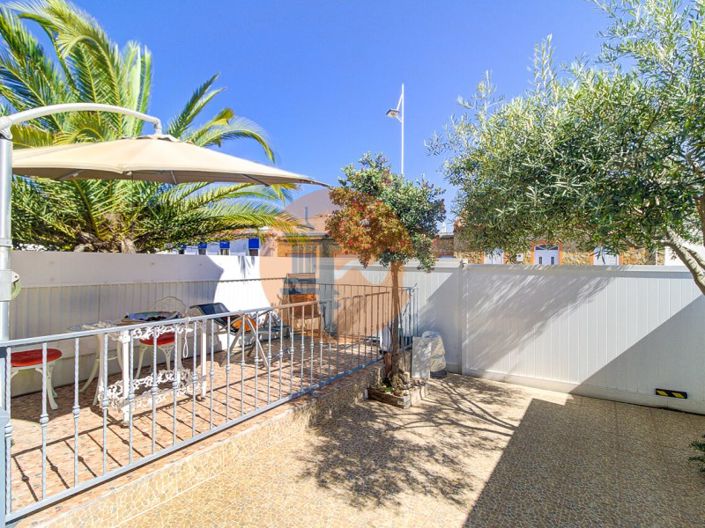 Image No.1-2 Bed House for sale
