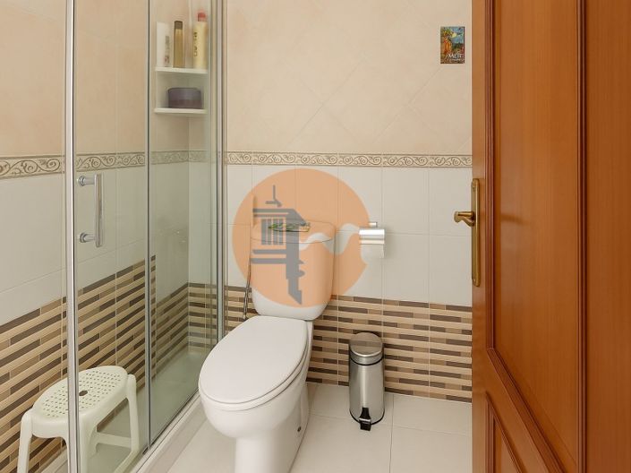 Image No.21-1 Bed House for sale