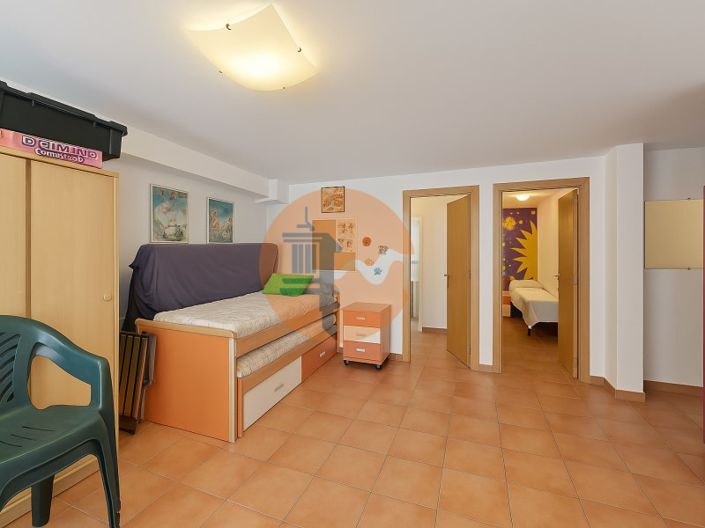 Image No.9-1 Bed House for sale