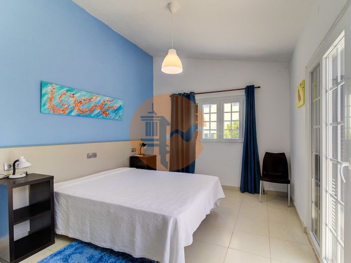 Image No.25-4 Bed House for sale