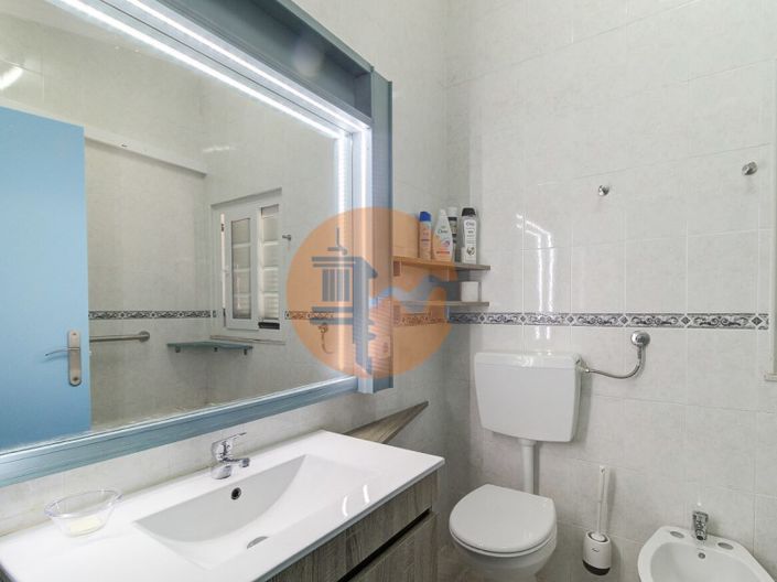 Image No.28-4 Bed House for sale