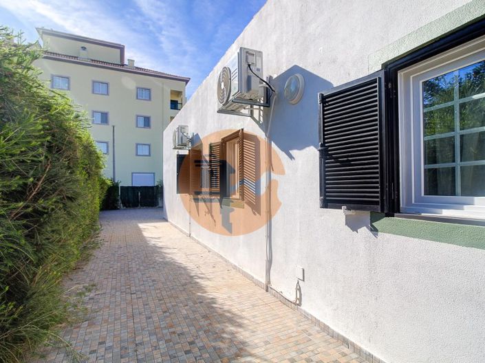 Image No.5-4 Bed House for sale