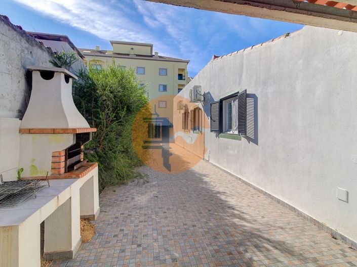 Image No.6-4 Bed House for sale