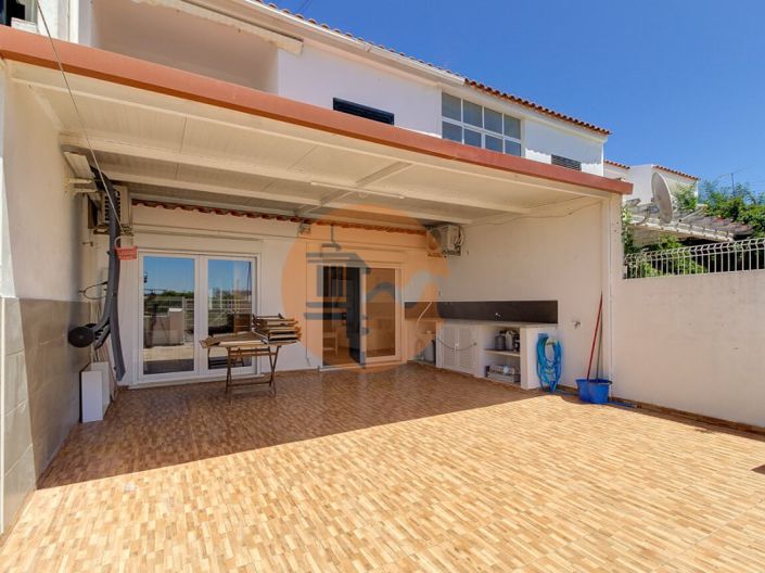 Image No.1-2 Bed House for sale