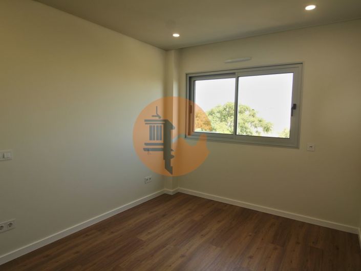 Image No.26-3 Bed Apartment for sale