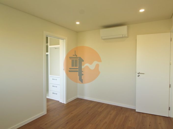 Image No.27-3 Bed Apartment for sale