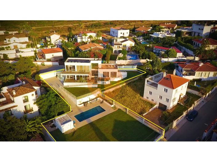 Image No.2-Maison de 6 chambres à vendre à Estepona