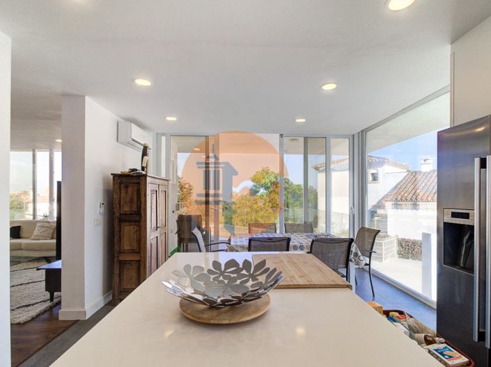 Image No.26-6 Bed House for sale