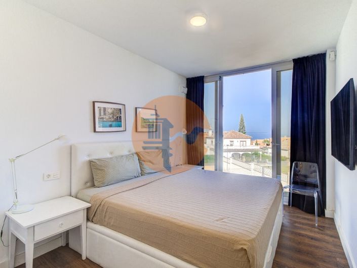 Image No.30-6 Bed House for sale