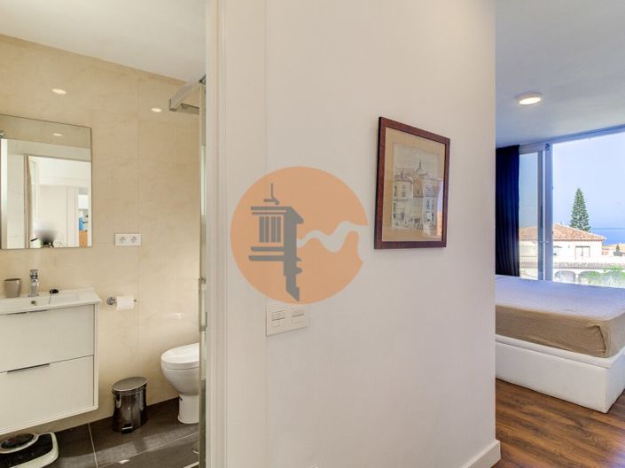 Image No.32-6 Bed House for sale