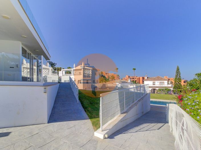 Image No.7-6 Bed House for sale