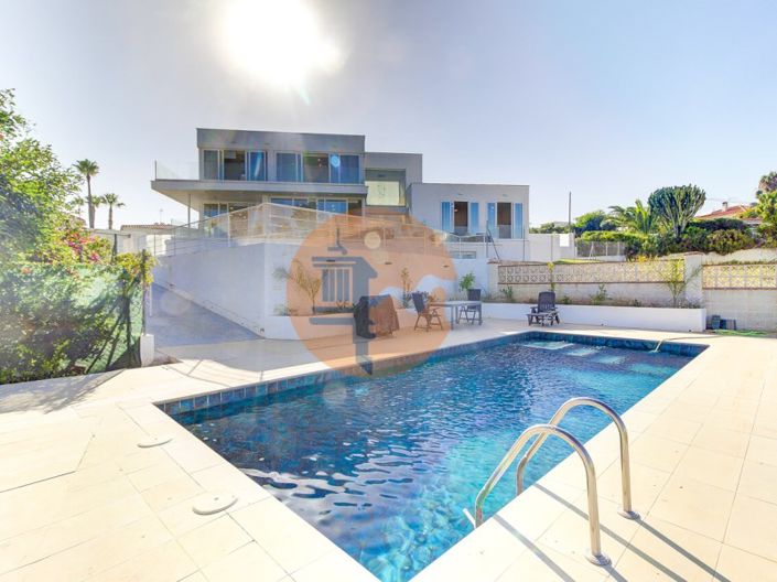 Image No.9-6 Bed House for sale