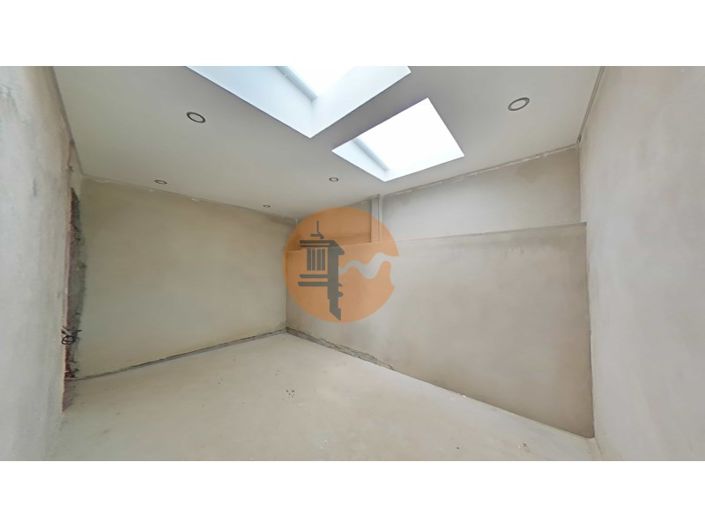 Image No.74-4 Bed House for sale