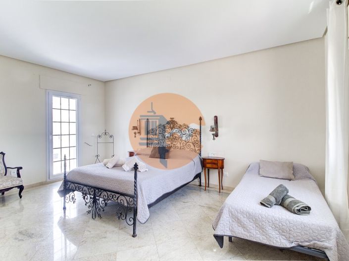 Image No.36-5 Bed House for sale