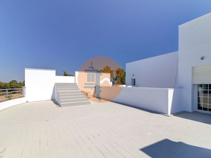 Image No.40-5 Bed House for sale