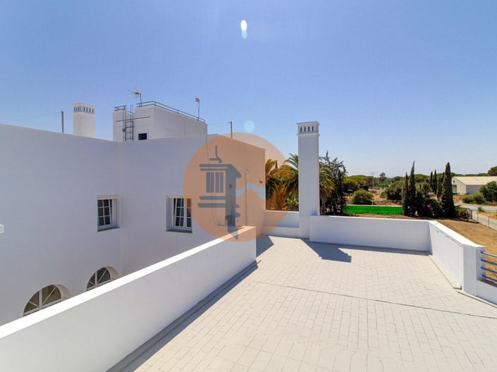 Image No.42-5 Bed House for sale