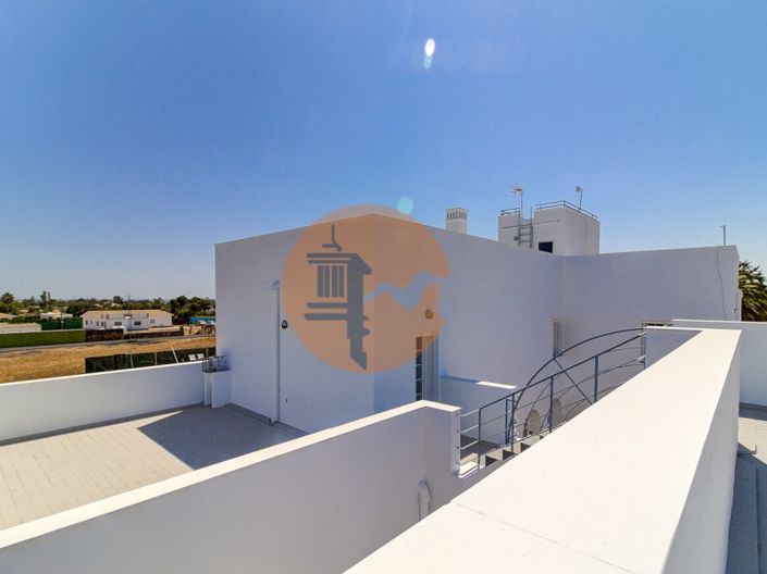 Image No.44-5 Bed House for sale