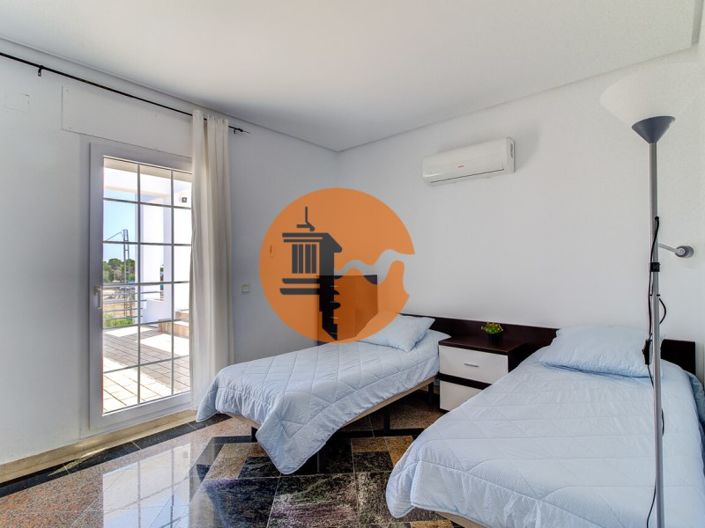 Image No.50-5 Bed House for sale