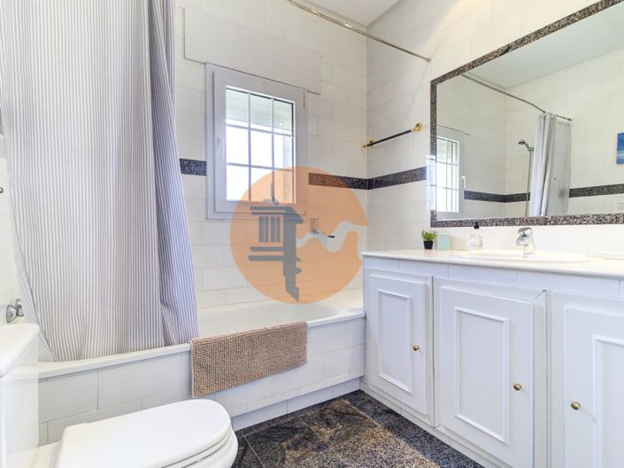 Image No.60-5 Bed House for sale