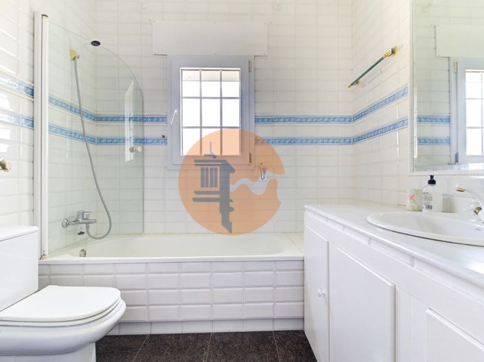 Image No.62-5 Bed House for sale