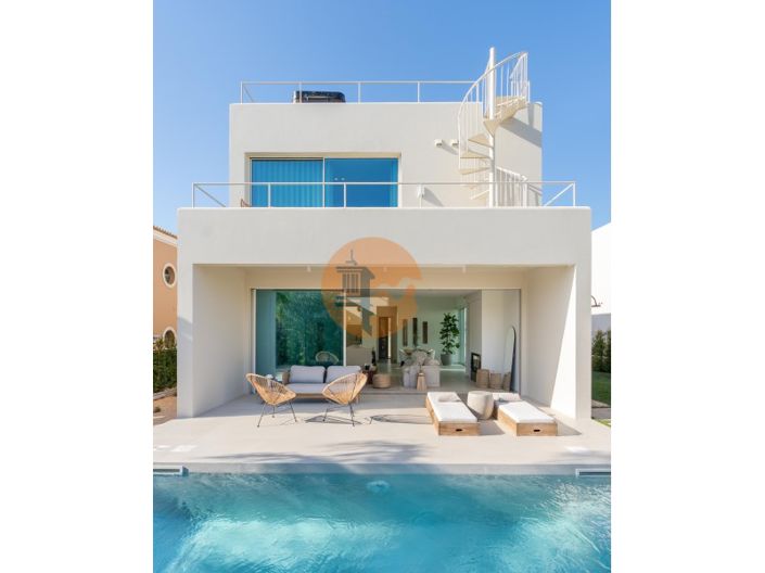 Image No.1-3 Bed House for sale