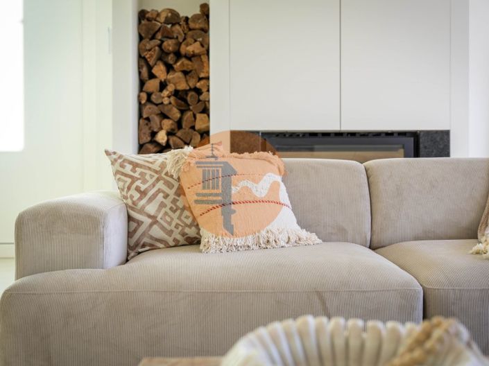 Image No.10-3 Bed House for sale