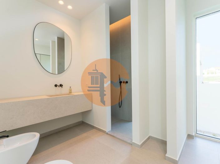 Image No.24-3 Bed House for sale