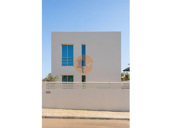 Image No.32-3 Bed House for sale